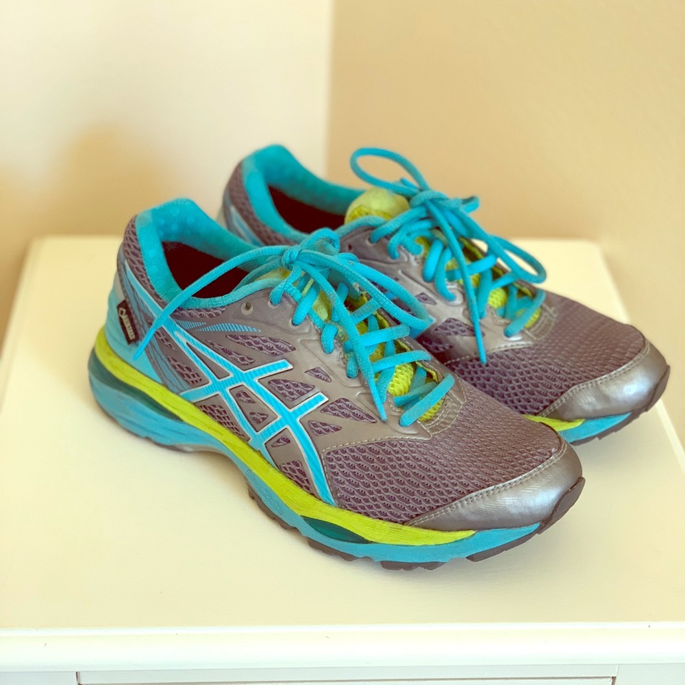 ASICS running shoes size 7